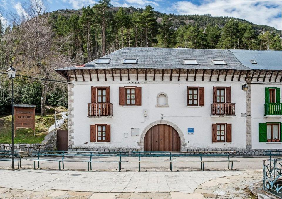 Albergue De Canfranc Estacion 외부 사진